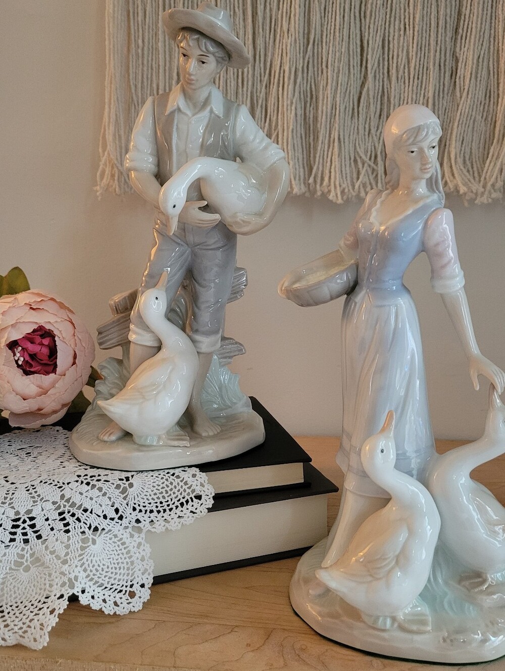 Pair of porcelain sculptures in the "Monti Piero - Spain style" Excellent Shape